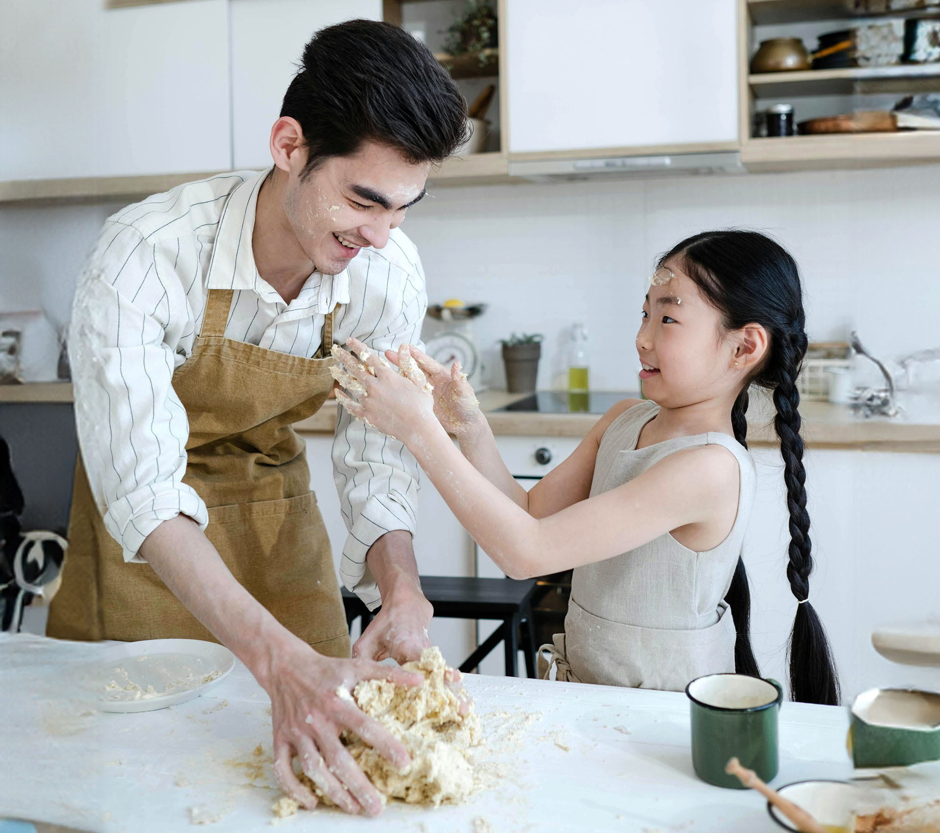 Father and daughter baking together - Banner